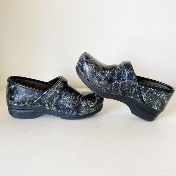 Dansko XP Pro Snakeskin Clogs, Sz 37 - Picture 7 of 10